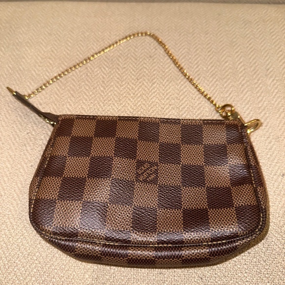 Authentic Louis Vuitton Mini Pochette - Picture 1 of 7